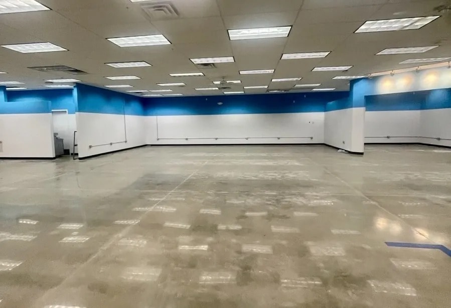 521 W Grand Ave, Haysville, KS for lease Building Photo- Image 1 of 2