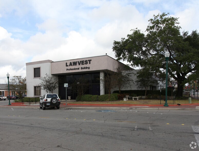 Office in Conroe, TX for sale - Primary Photo - Image 1 of 1