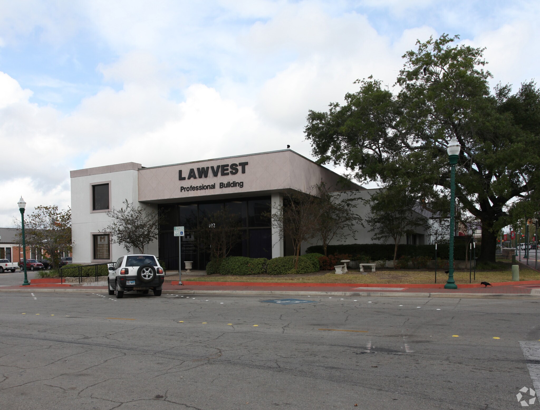 Office in Conroe, TX for sale Primary Photo- Image 1 of 1