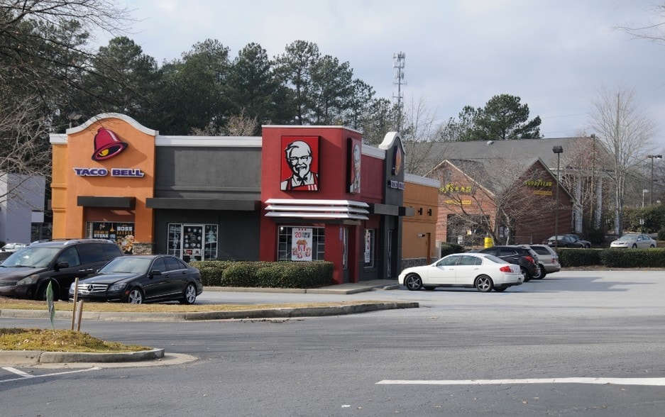 4015 Holcomb Bridge Rd, Peachtree Corners, GA for lease - Primary Photo - Image 3 of 9