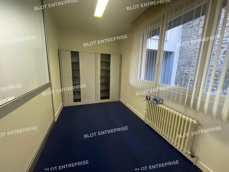 Office in Saint-Brieuc for lease - Interior Photo - Image 3 of 5