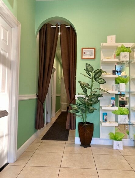 549 N State Rd, Briarcliff, NY for sale - Interior Photo - Image 3 of 6