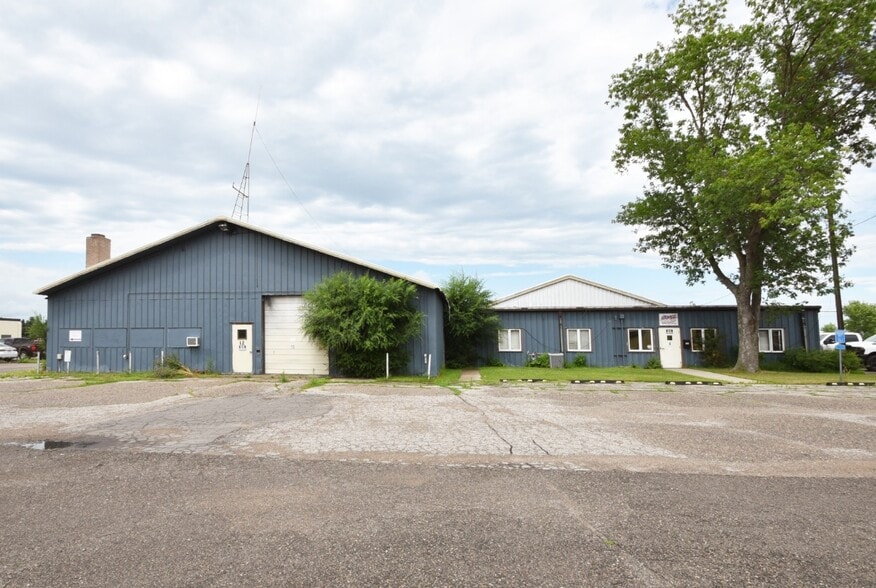 1304 15th Ave N, Moorhead, MN for sale - Primary Photo - Image 1 of 2