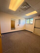 18 Lafayette Rd, North Hampton, NH for lease Interior Photo- Image 2 of 17