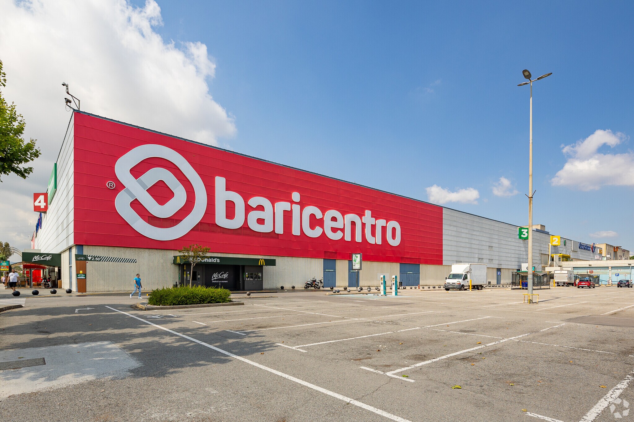 Retail in Barberà del Vallès, Barcelona for lease Primary Photo- Image 1 of 8