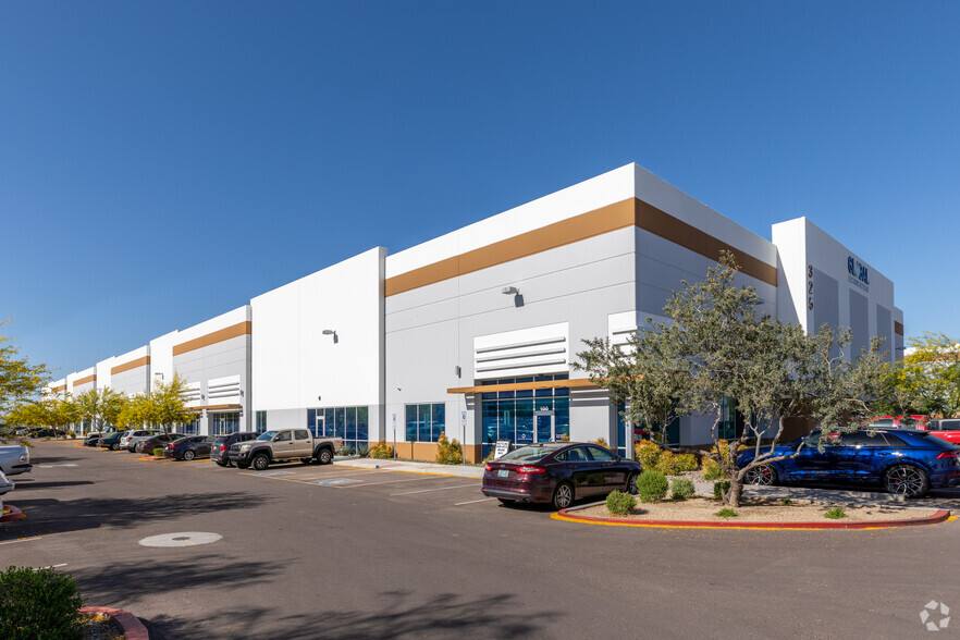 325 E Pinnacle Peak Rd, Phoenix, AZ for lease - Primary Photo - Image 1 of 7