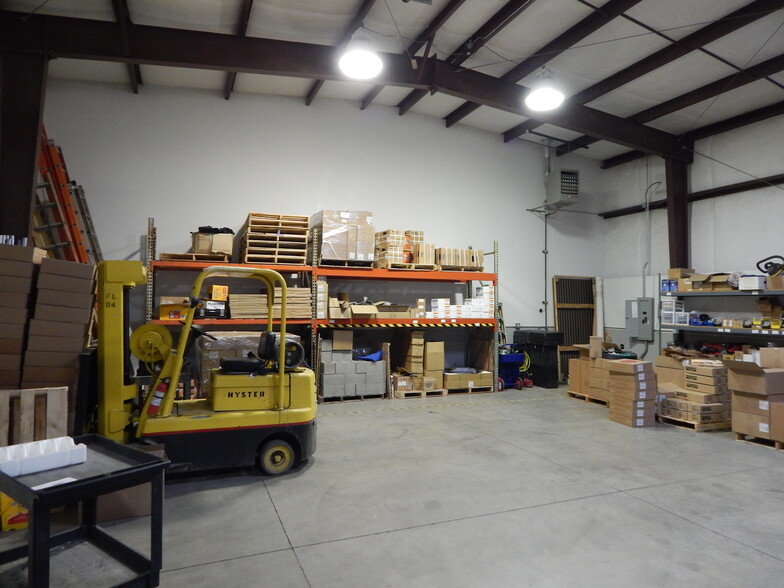 221 Industrial Dr, Roseburg, OR for lease - Interior Photo - Image 3 of 7