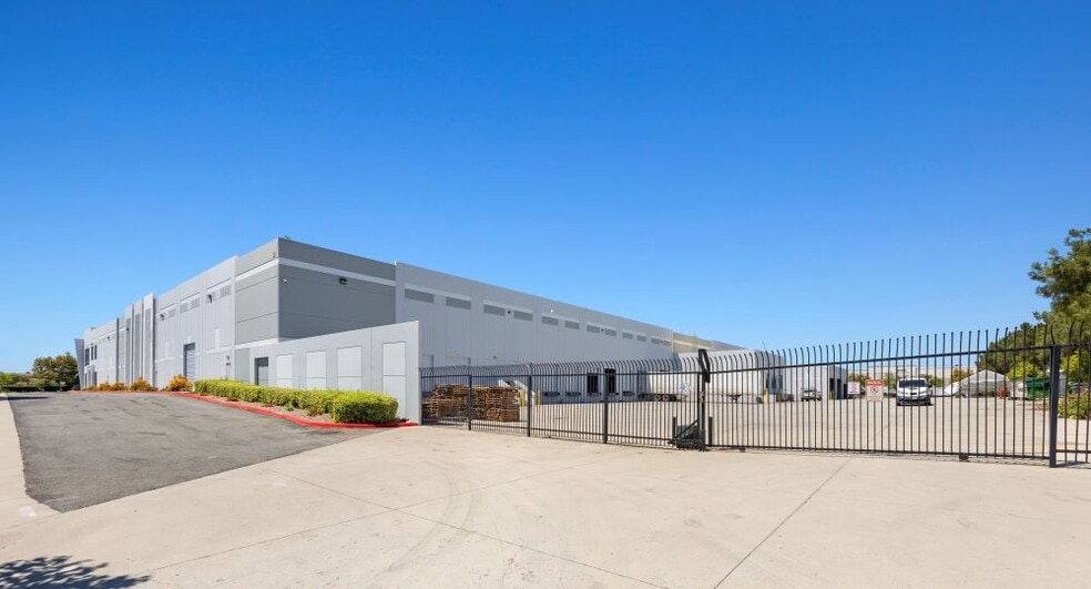 6060 Business Center Ct, San Diego, CA for lease - Building Photo - Image 3 of 11