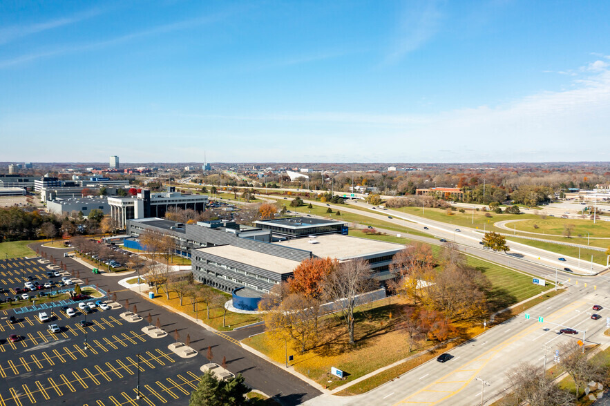 26555 Northwestern Hwy, Southfield, MI for lease - Aerial - Image 2 of 12