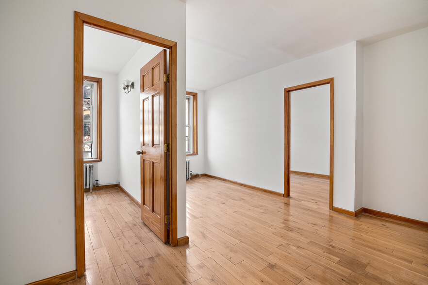 216 Thompson St, New York, NY for sale - Building Photo - Image 3 of 11