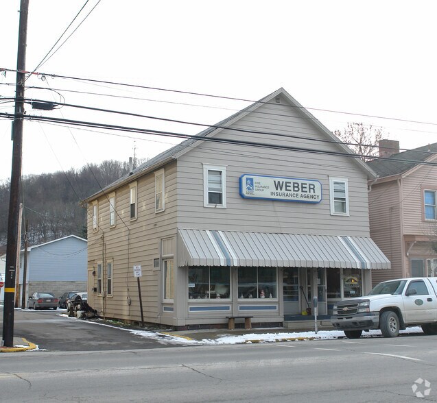 218 E Main St, Evans City, PA 16033
