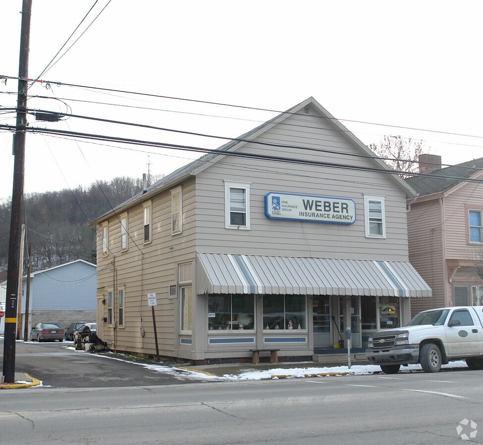 218 E Main St, Evans City, PA 16033
