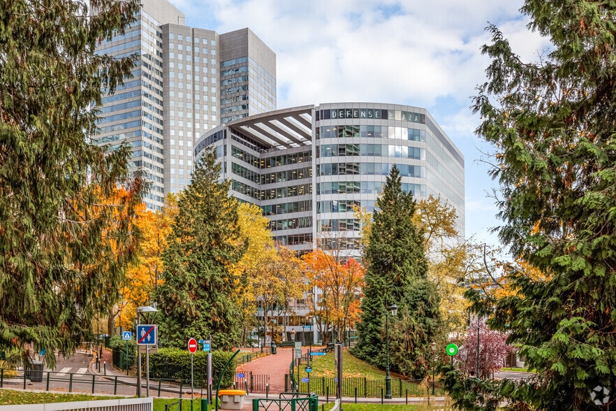 23-25 Rue Delarivière Lefoullon, Puteaux for lease - Primary Photo - Image 1 of 5