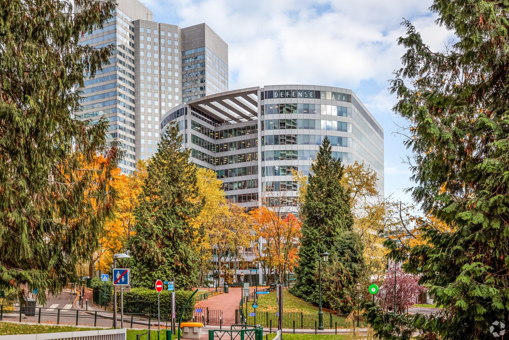 23-25 Rue Delarivière Lefoullon, Puteaux for lease Primary Photo- Image 1 of 6