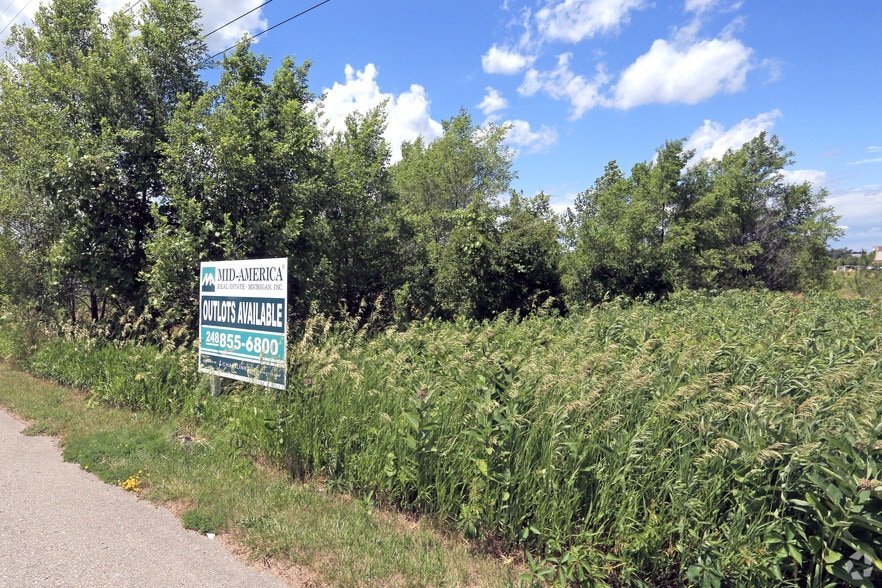Maybee Rd & Sashabaw Rd, Independence Township, MI for lease - Building Photo - Image 3 of 6
