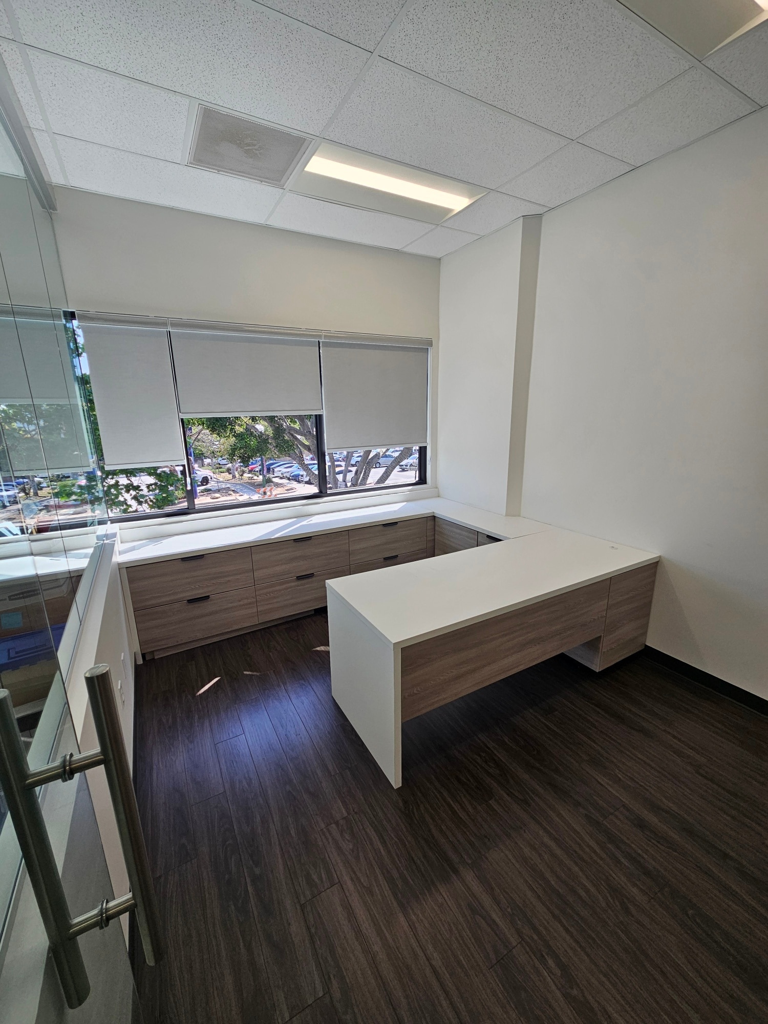 2355-2357 Honolulu Ave, Montrose, CA for lease Interior Photo- Image 1 of 4