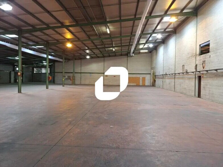 Industrial in Podensac for lease - Interior Photo - Image 2 of 7