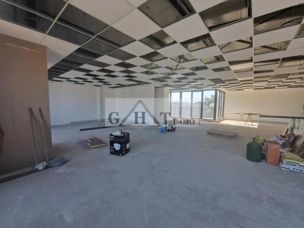 Office in Drancy for lease Interior Photo- Image 1 of 6
