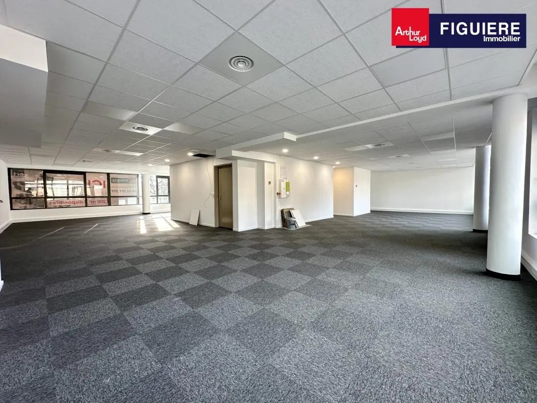 11 Avenue Des Belges, Aix-en-Provence for lease Interior Photo- Image 1 of 8