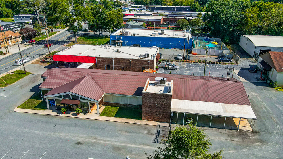 4326 Monroe Rd, Charlotte, NC for lease - Building Photo - Image 1 of 8