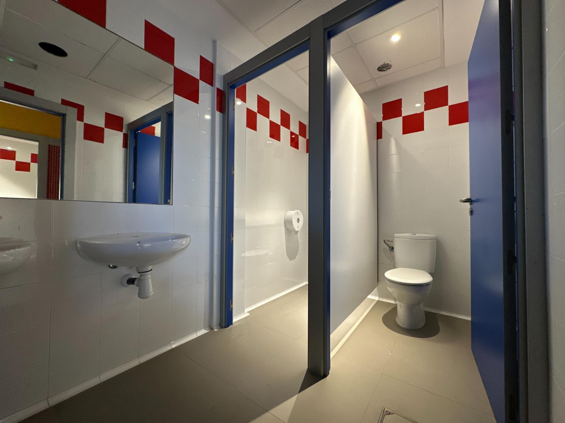 Retail in Zaragoza, Zaragoza for lease Building Photo- Image 1 of 60