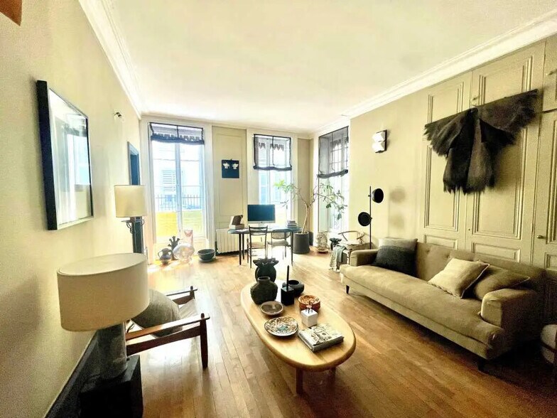 in Lyon for sale - Building Photo - Image 1 of 1