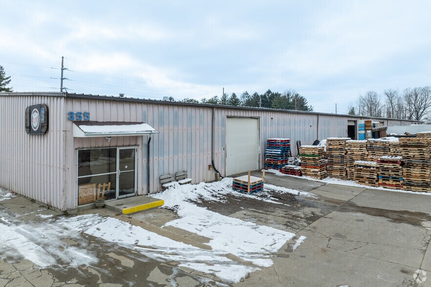 355 Lake Rd, Medina, OH for sale - Primary Photo - Image 1 of 1