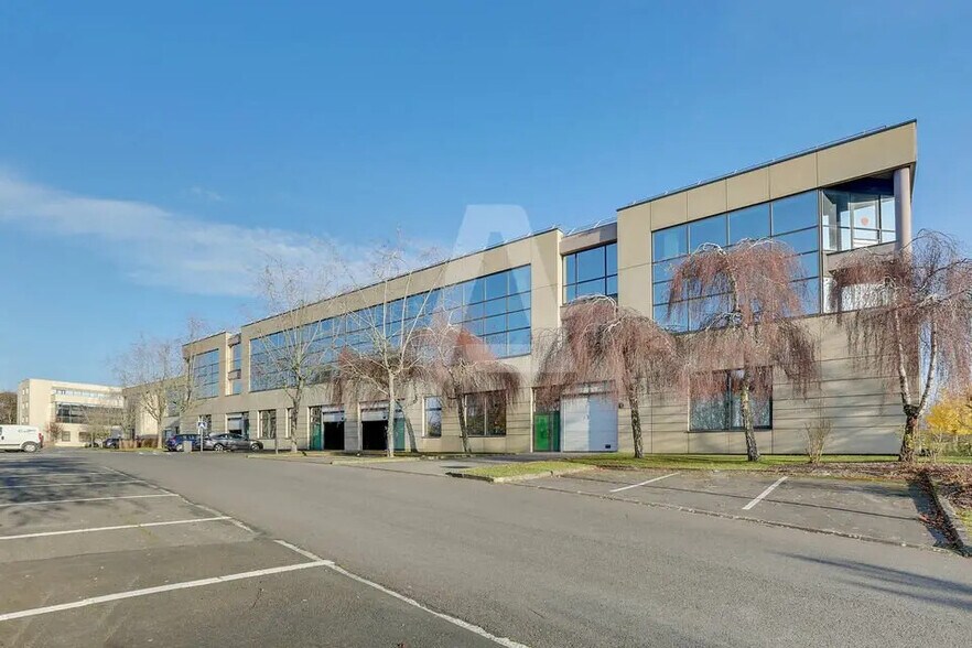 Flex in Les Ulis for lease - Building Photo - Image 1 of 4