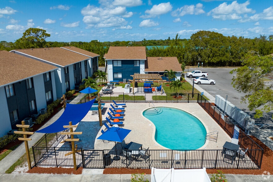 150 E University Blvd, Melbourne, FL for sale - Building Photo - Image 2 of 29