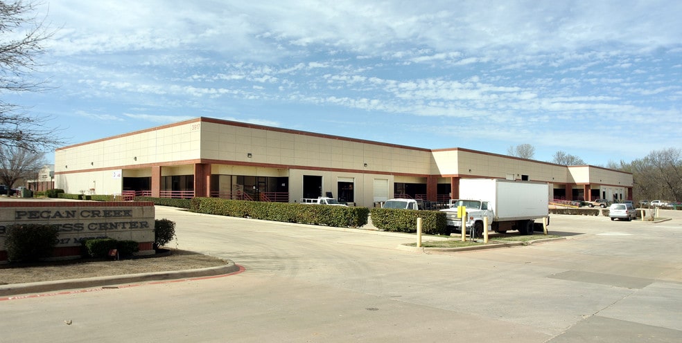 3917 Morse St, Denton, TX for lease - Building Photo - Image 2 of 7