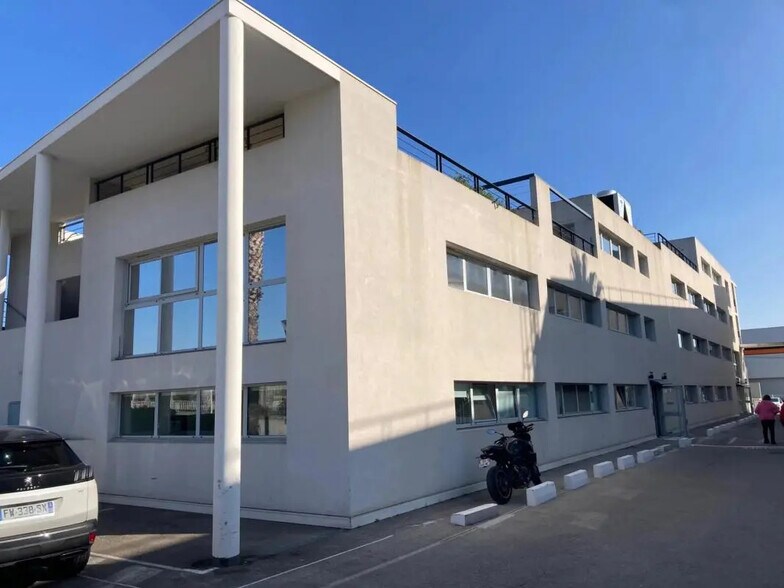 12 Avenue Des Arlucs, Cannes for sale - Building Photo - Image 3 of 7