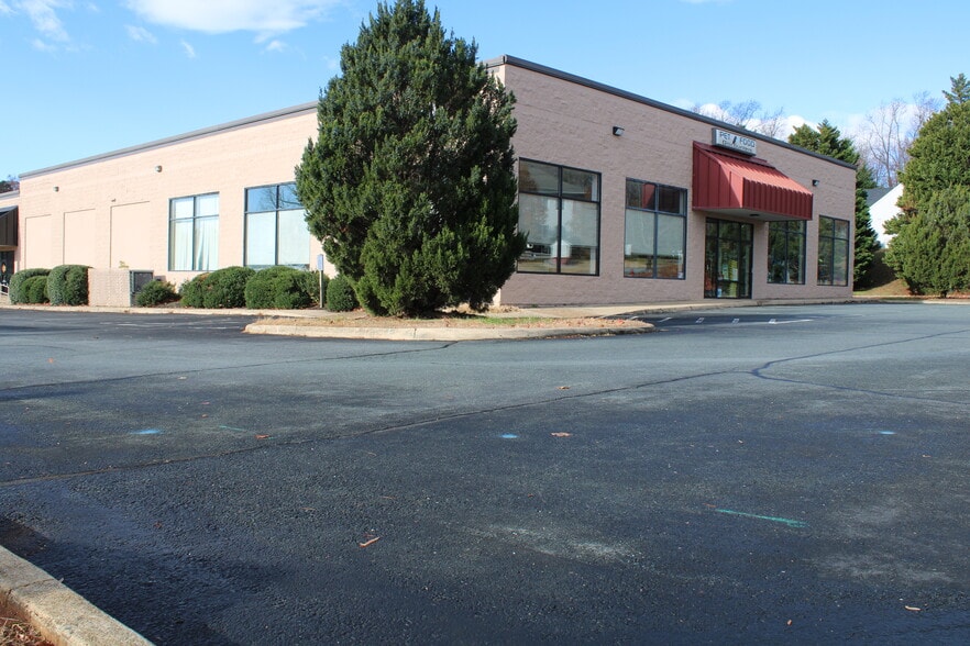 3285 Berkmar Dr, Charlottesville, VA for lease - Building Photo - Image 1 of 17