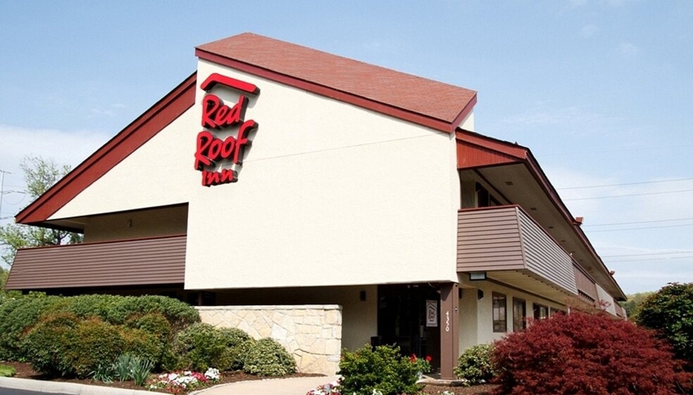 7480 Northwoods Blvd, Charleston, SC for sale - Building Photo - Image 2 of 13