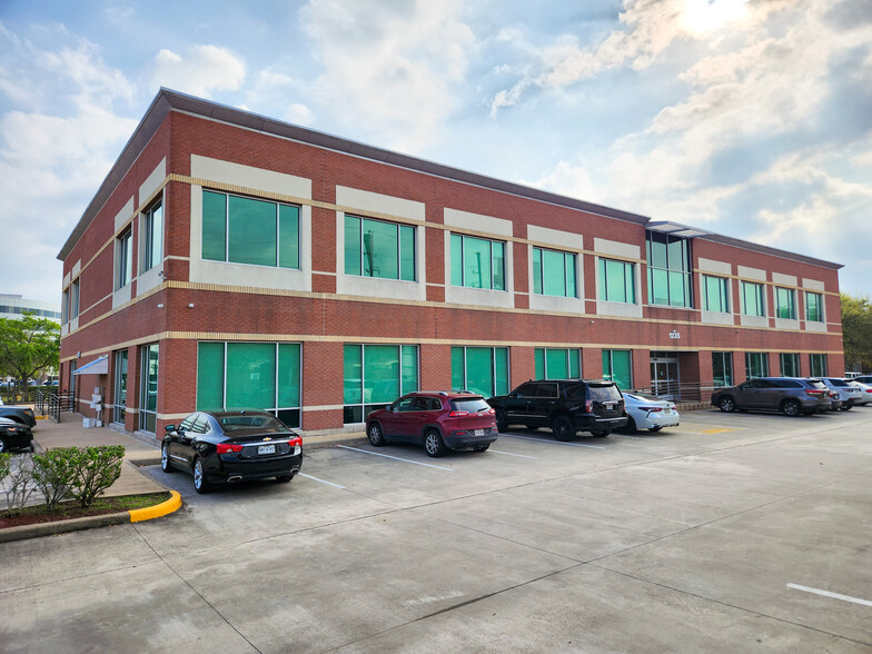 1235 Lake Pointe Pky, Sugar Land, TX for lease - Building Photo - Image 1 of 7