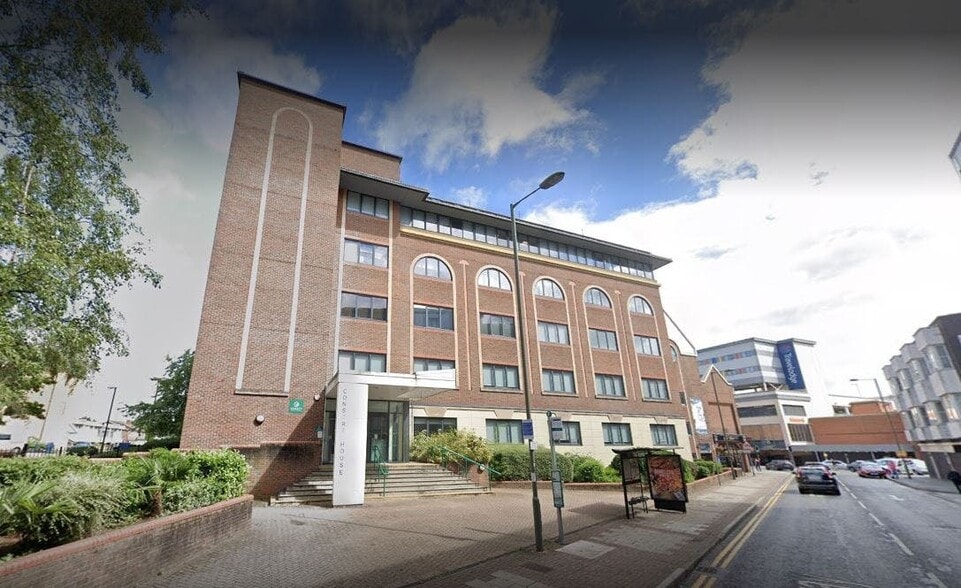 5-7 Queensway, Redhill for lease - Building Photo - Image 1 of 6