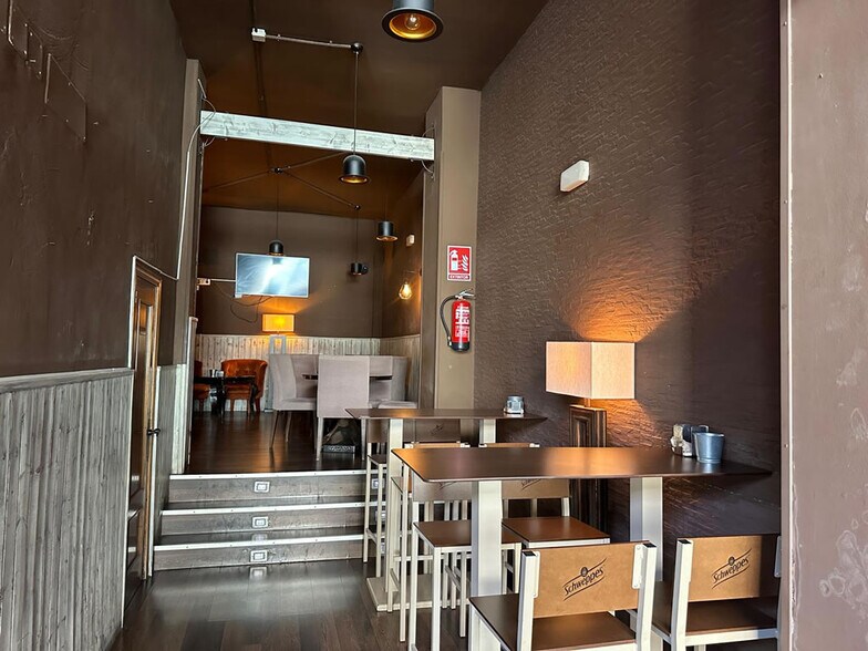 Retail in Madrid, Madrid for lease - Building Photo - Image 1 of 4