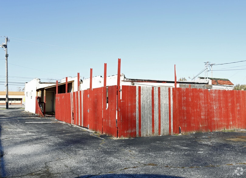 809 S Main St, Bowling Green, OH for lease - Building Photo - Image 2 of 3