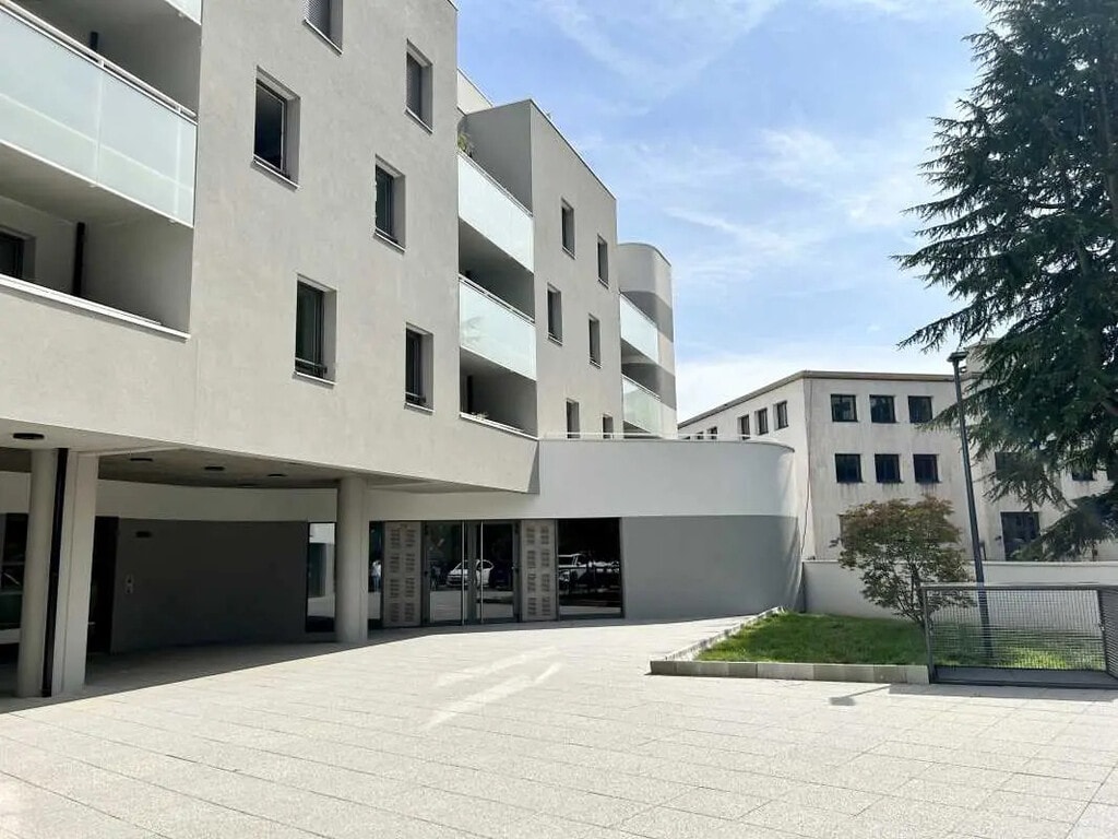 Location Commerce 184 m² - Photo 1