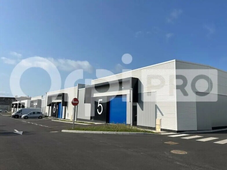 Industrial in La Rochelle for sale - Building Photo - Image 2 of 3