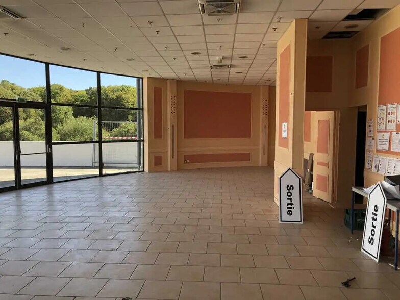 Retail in Méru for lease - Building Photo - Image 2 of 10
