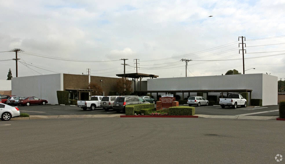 249 E Emerson Ave, Orange, CA for lease - Building Photo - Image 1 of 3