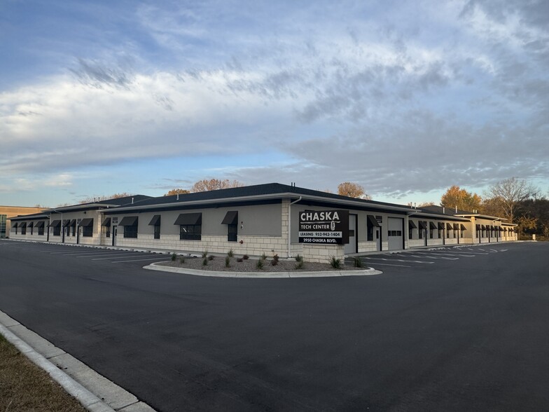 2950 Chaska Blvd, Chaska, MN for lease - Building Photo - Image 1 of 10