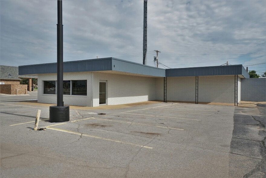 2301 E Main St, Weatherford, OK for sale - Building Photo - Image 2 of 17