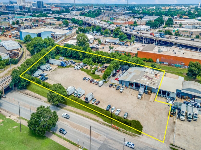 2424 S Cesar Chavez Blvd, Dallas, TX for sale - Building Photo - Image 2 of 5