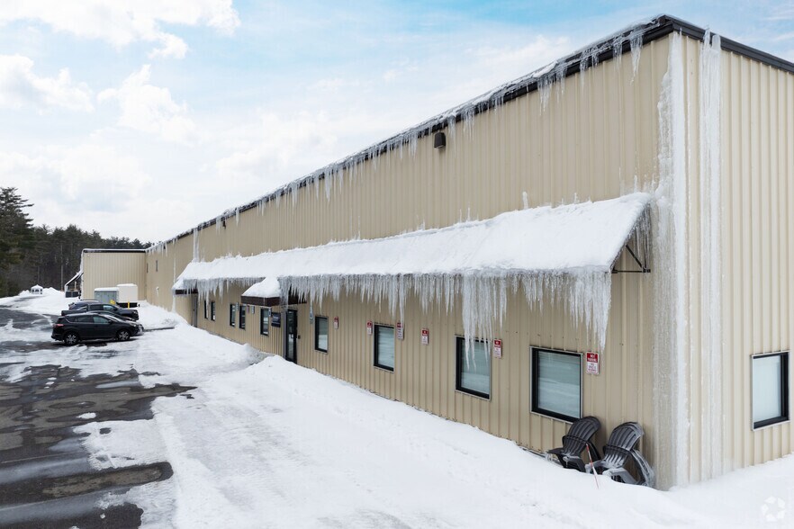 24 Native Dr, Queensbury, NY for sale - Primary Photo - Image 1 of 8