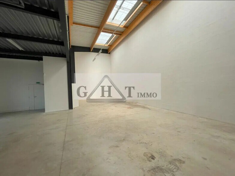 Industrial in Lieusaint for sale - Interior Photo - Image 3 of 4