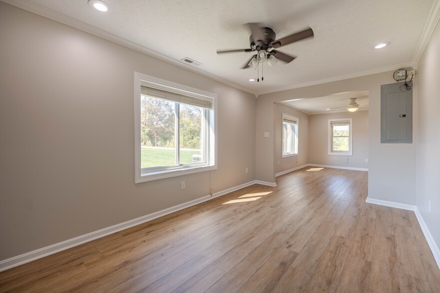 204 Killen Rd, Memphis, IN for sale - Interior Photo - Image 3 of 20