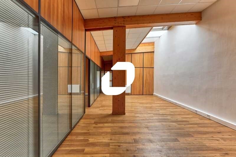 Office in Linas for lease Interior Photo- Image 1 of 14