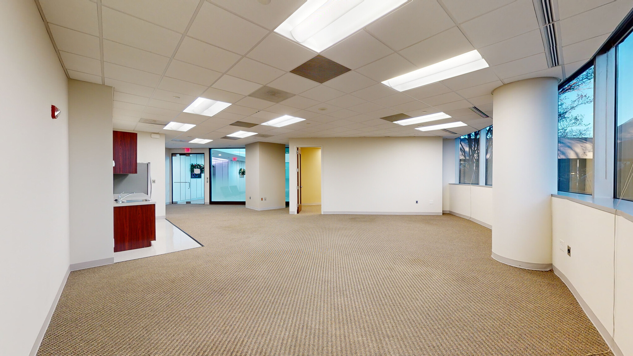 8609 Westwood Center Dr, Vienna, VA for lease Interior Photo- Image 1 of 12