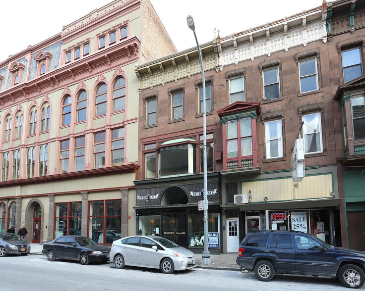 38 3rd St, Troy, NY 12180